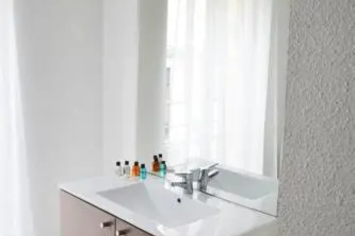 Room 9 of 19