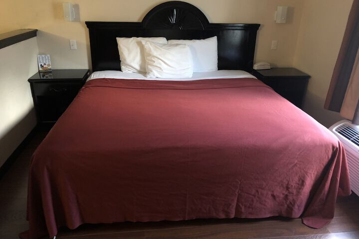 Deluxe Room 1 King Bed (16 of 28)
