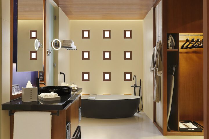 Room 16 of 39