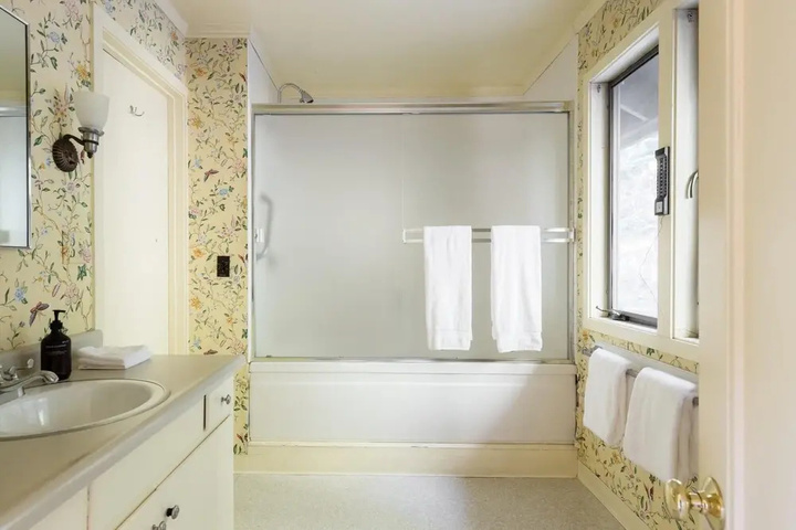 Room 8 of 22