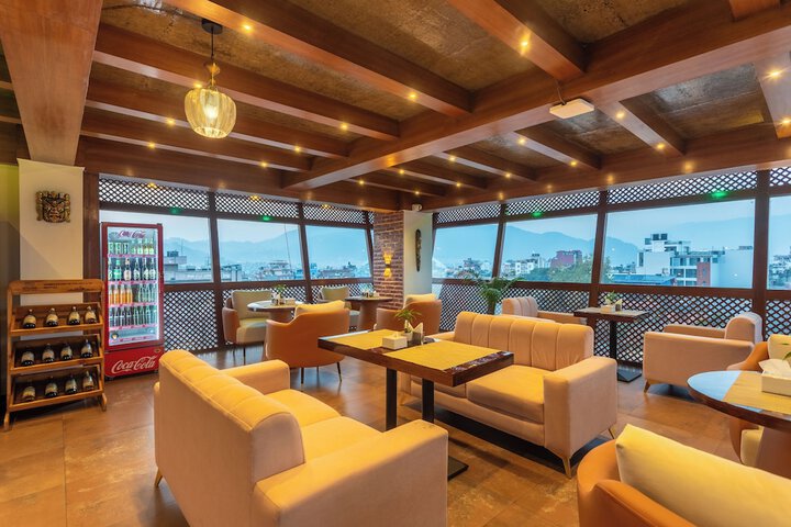 Lounge 77 of 91