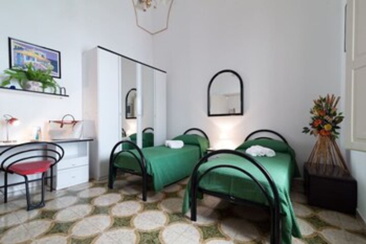 Room 9 of 27