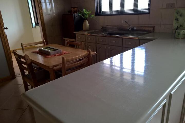 Suite 5 of 6