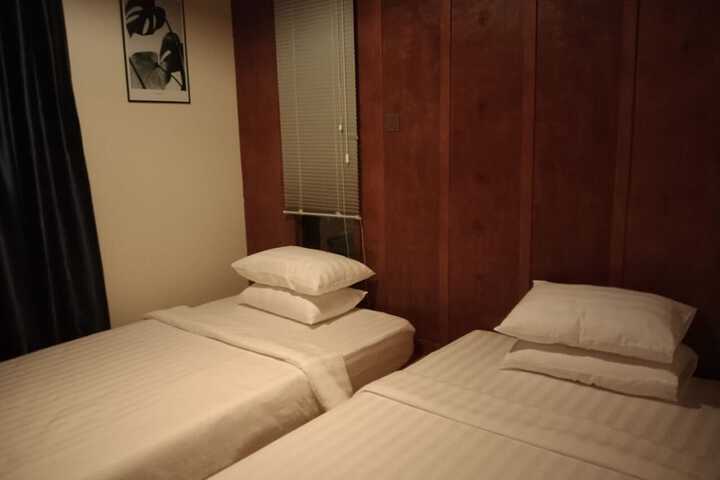 Room 12 of 161
