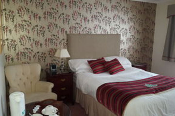 Room 6 of 13