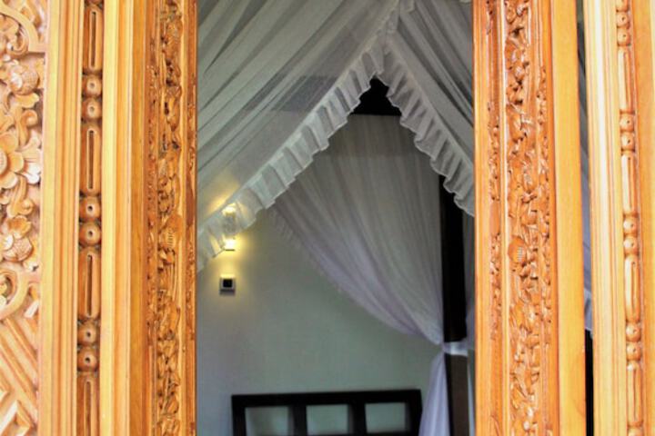 Room 10 of 90