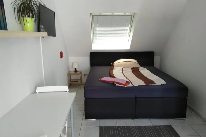 Room 8 of 8