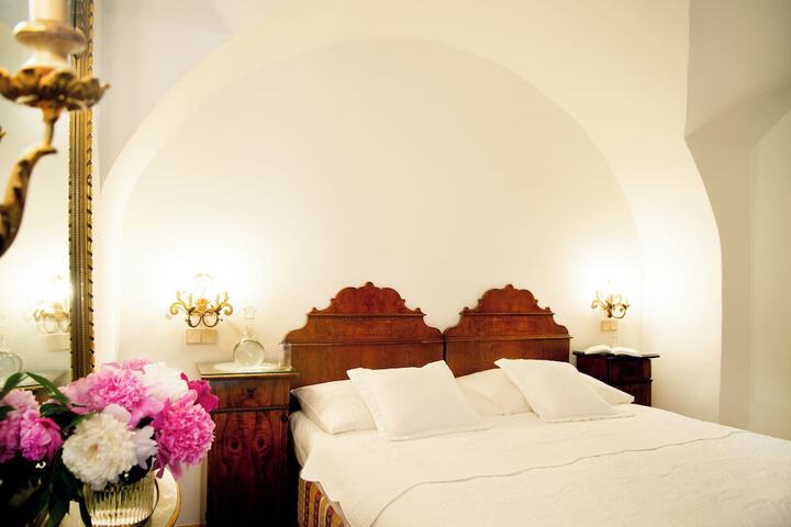 Room 3 of 62