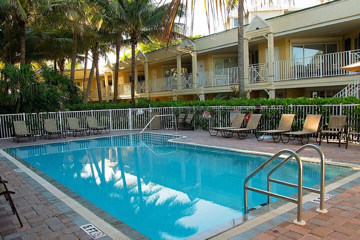 Hotel with Pool