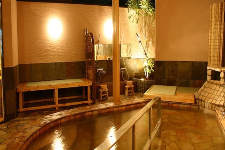 Pools & Facilities