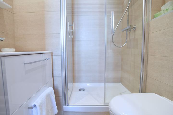 Room 10 of 29