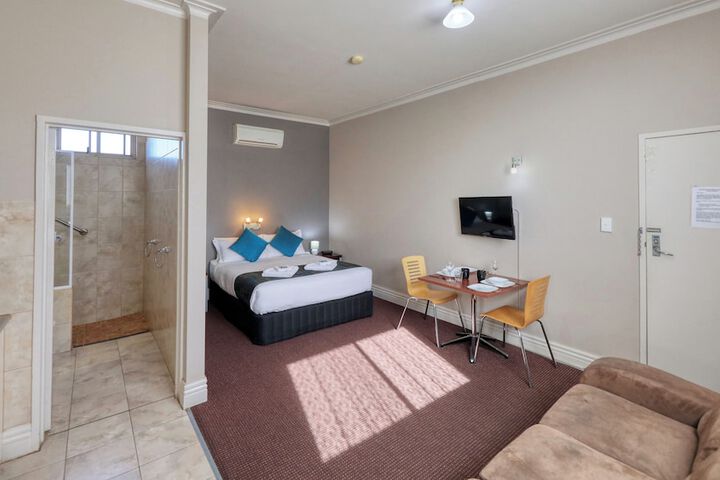 Room 5 of 37