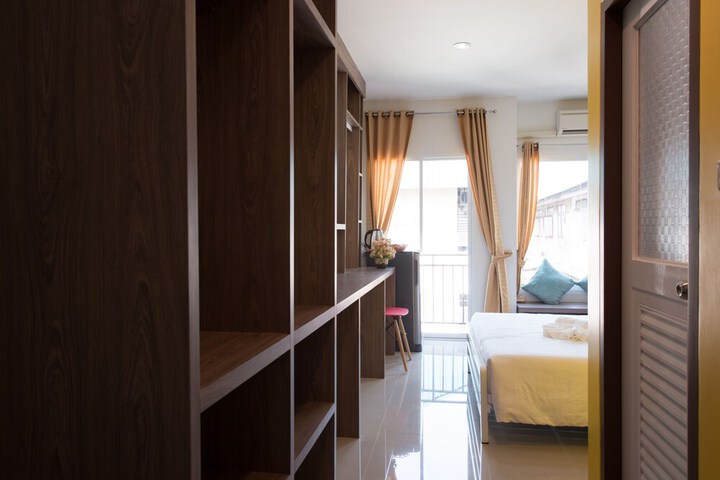 Room 7 of 25
