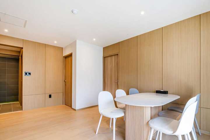 Room 48 of 59