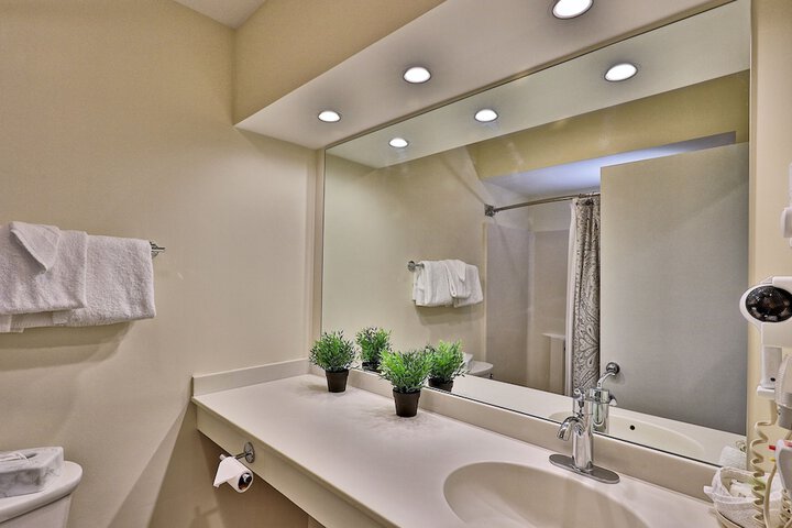 Business Center 210 of 242