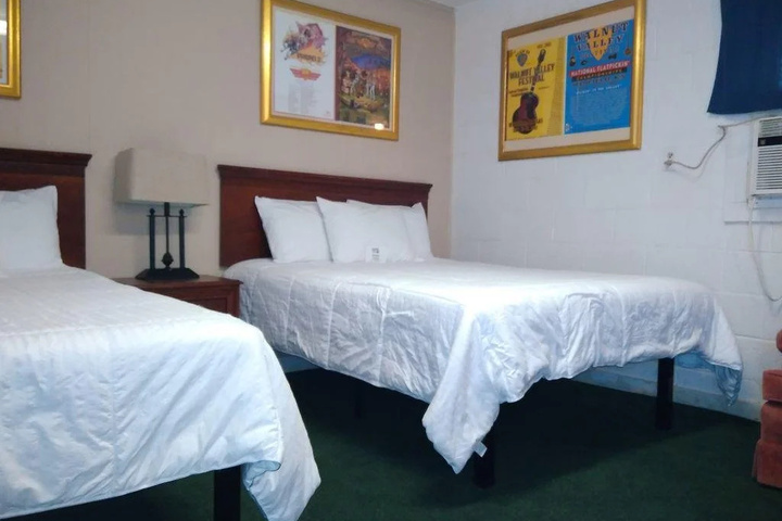 Room 4 of 7