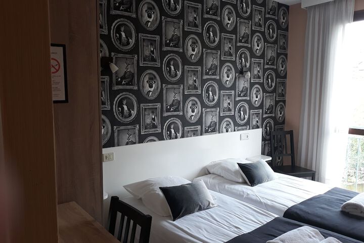 Room 15 of 76