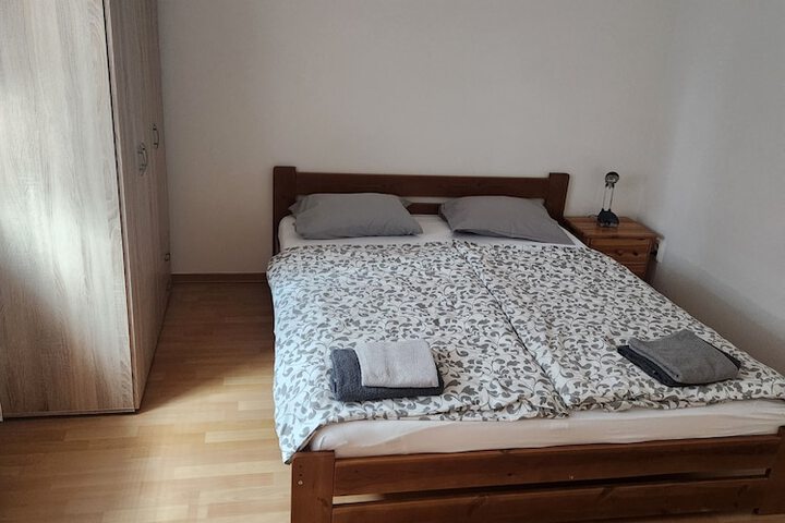 Room 4 of 25