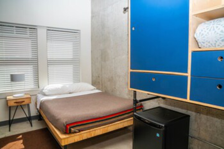 Room 5 of 16