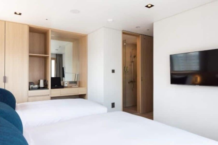 Room 19 of 61