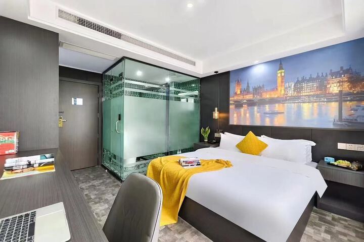 Panda Holiday Inn 2 in Chengdu