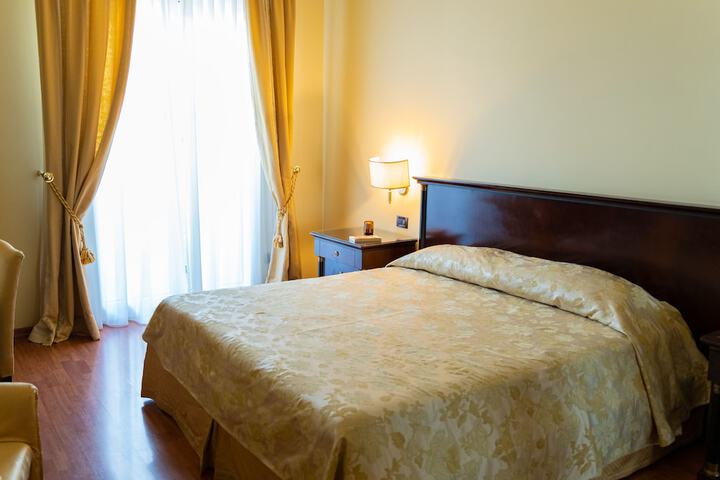Room 8 of 38