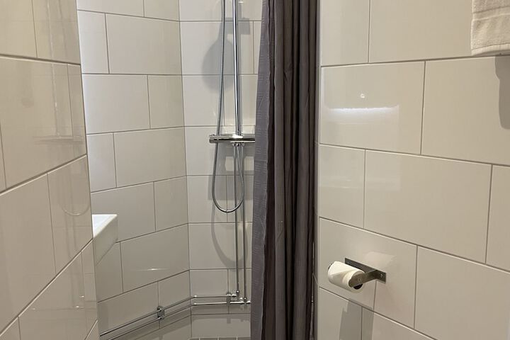 Room 105 of 149