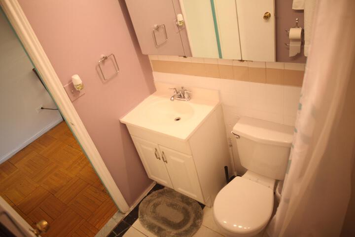 Fabulous two bed apt in Hells Kitchen Midtown West
