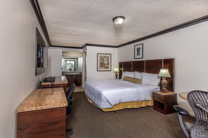 Room 9 of 26