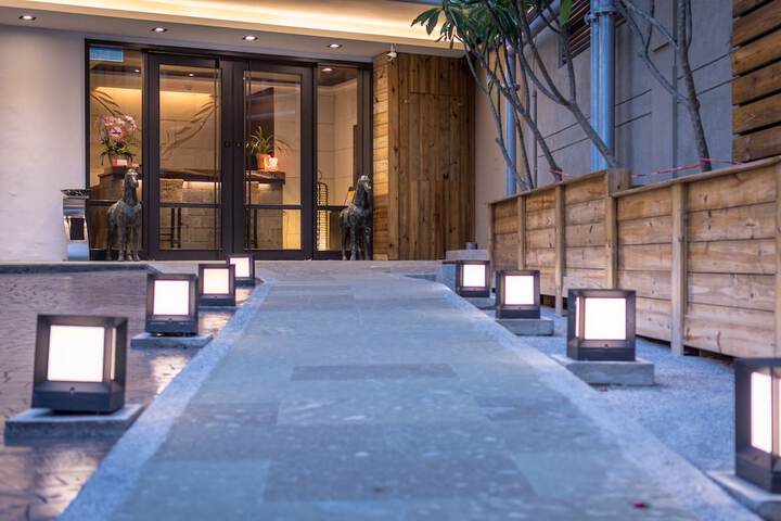Hotel Exterior 62 of 64