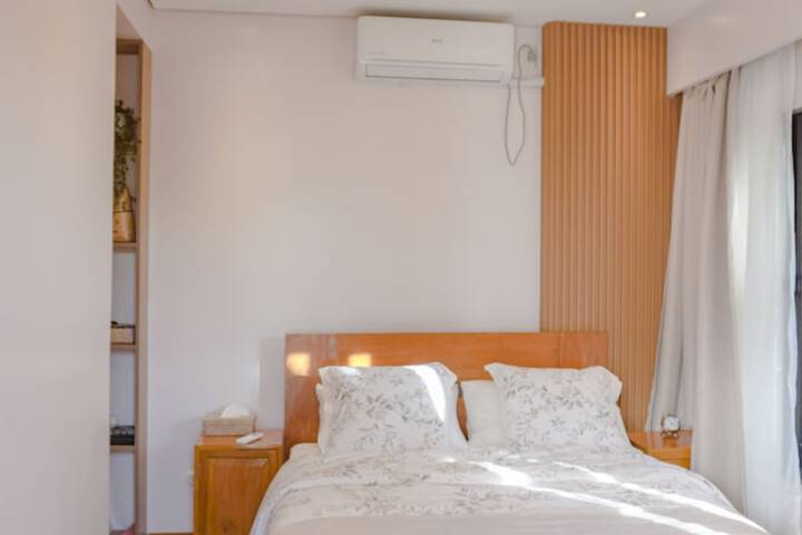 Room 11 of 25
