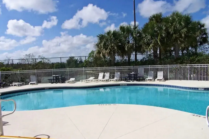 Pool 10 of 20