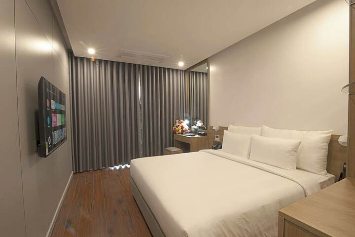 Room 2 of 28