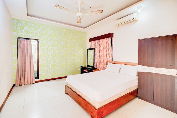 Room 17 of 46