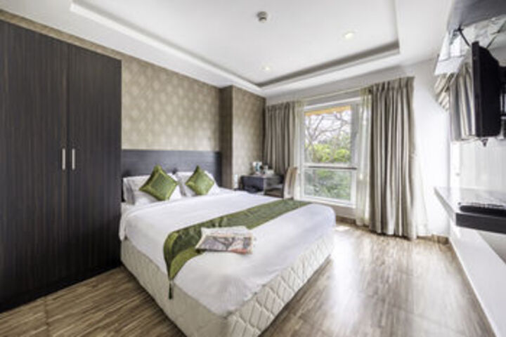 Room 6 of 19