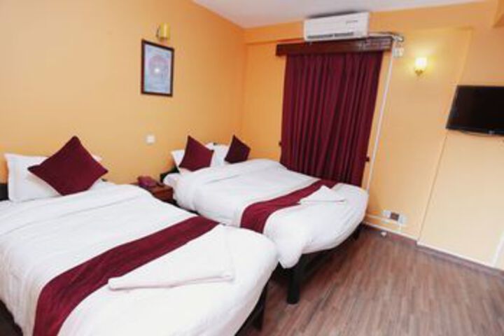 Room 4 of 13