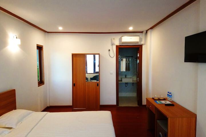 Room 4 of 37