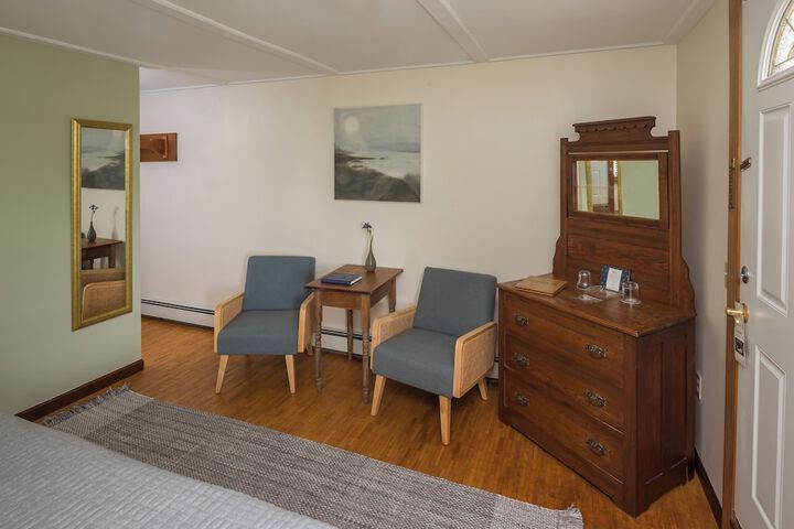 Room 42 of 106