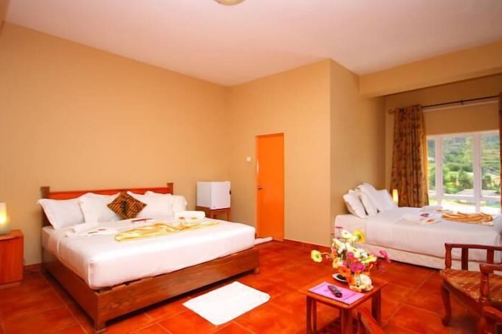Room 9 of 34