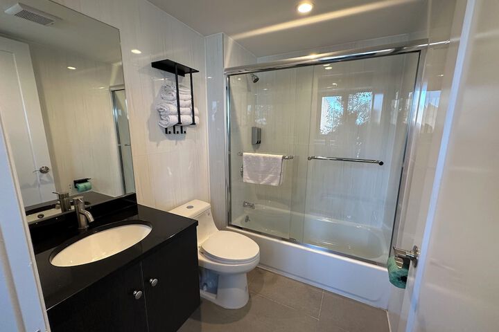 Standard Single King Bed (12 of 12)