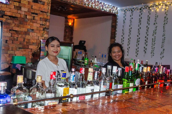 Lounge 133 of 137