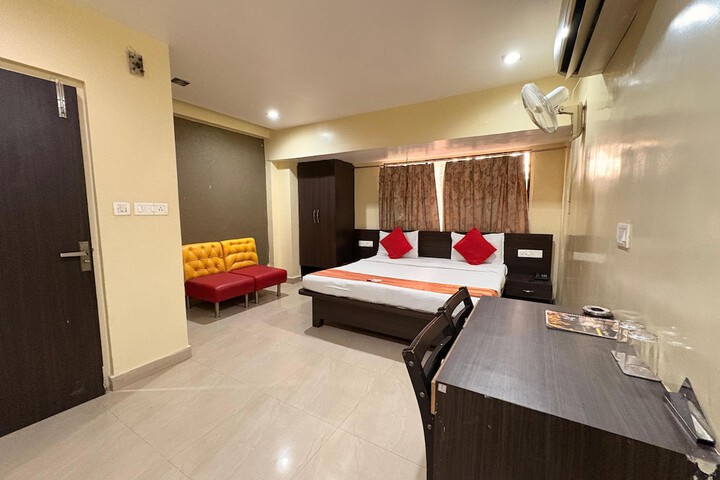 Room 8 of 28