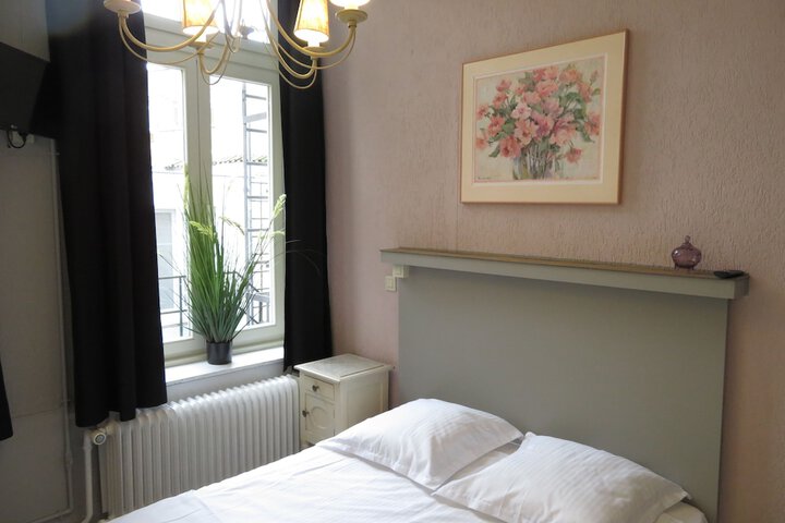 Room 17 of 27