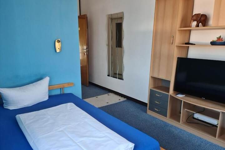 Room 5 of 20