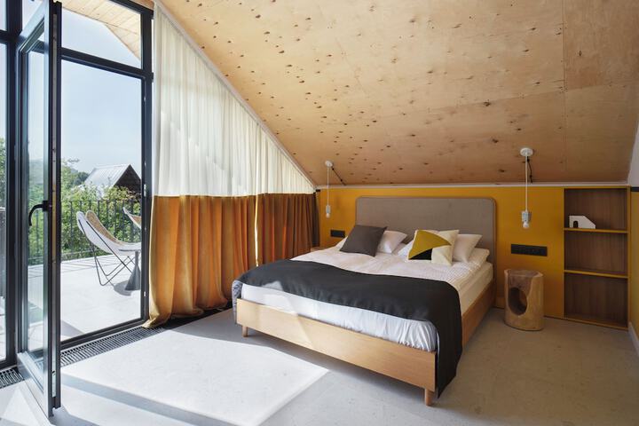 Room 12 of 40