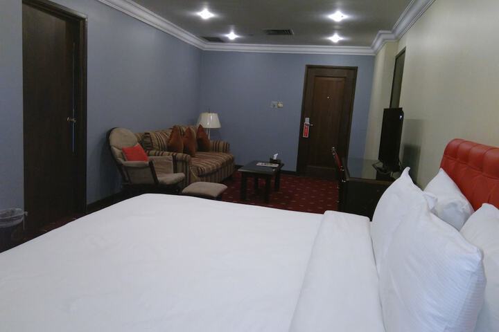 Room 4 of 24