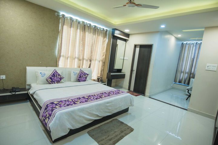 Room 8 of 32