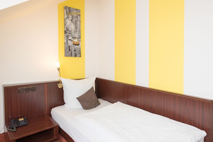 Room 9 of 35