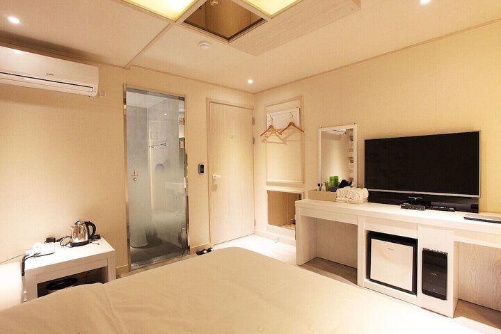 Room 2 of 21