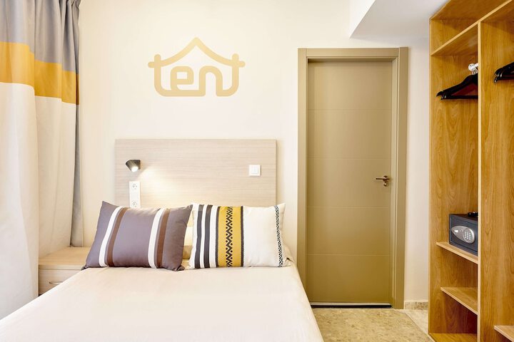 Room 18 of 79